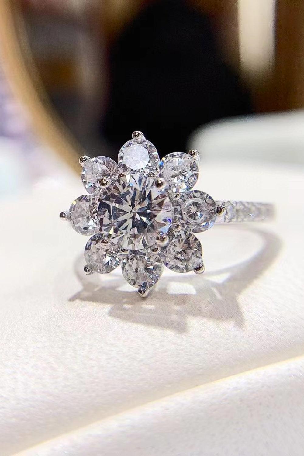 1 Carat Moissanite Flower Ring - Trendsi