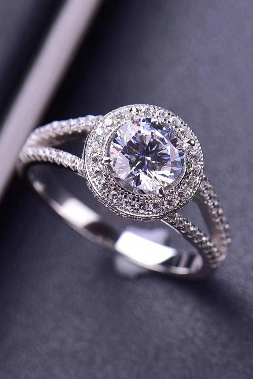 Shiny and Chic 2 Carat Moissanite Ring - Flyclothing LLC