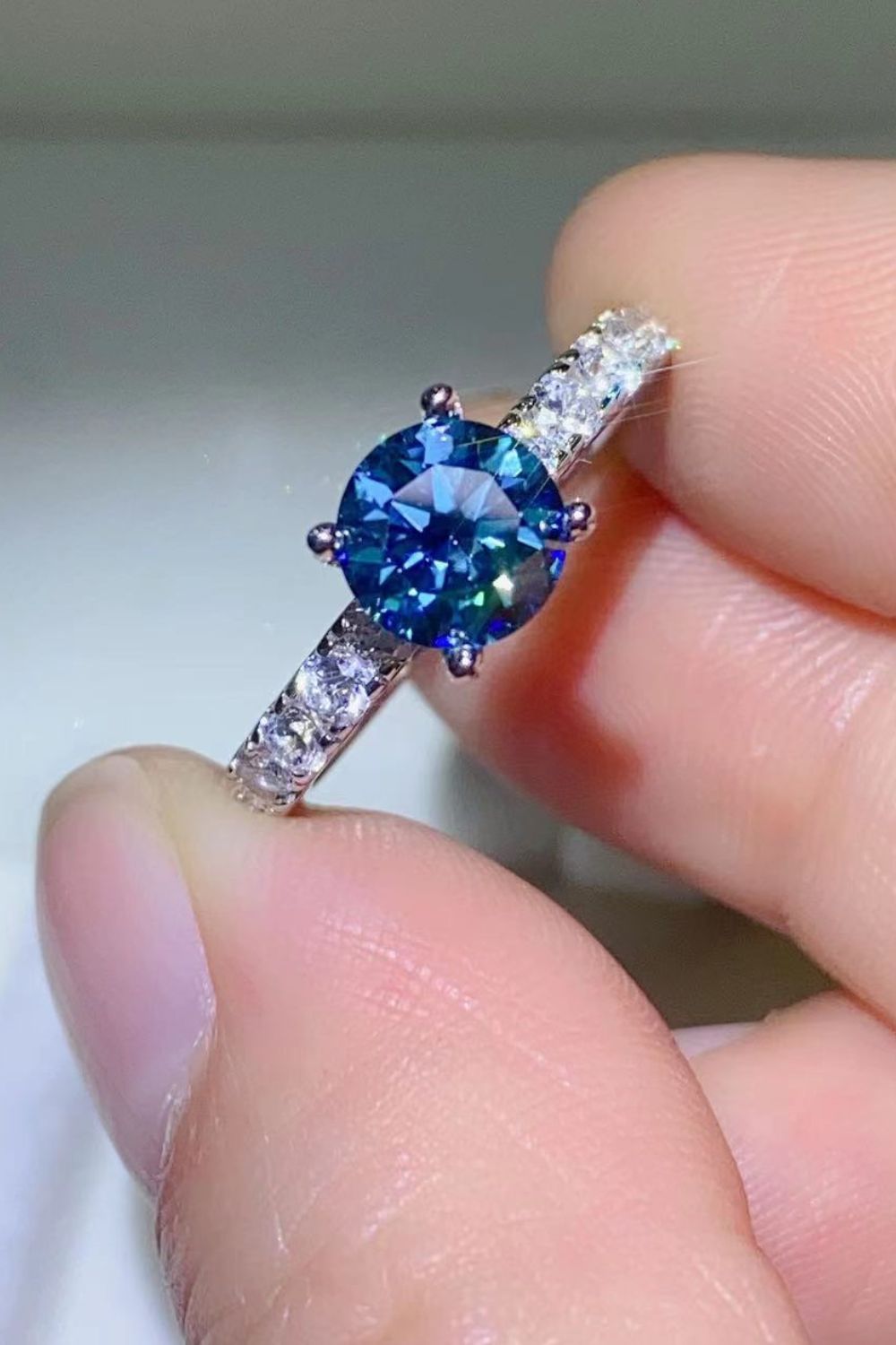 Future Style 1 Carat Moissanite Side Stone Ring - Flyclothing LLC