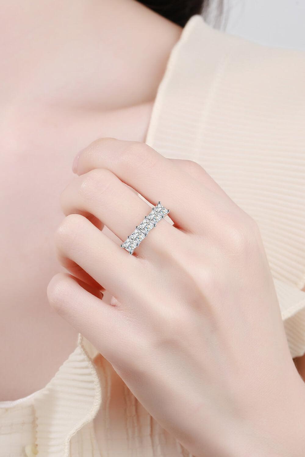 Romantic Surprise 2 Carat Moissanite Rhodium-Plated Ring - Trendsi