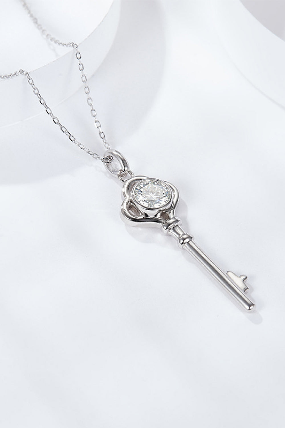 925 Sterling Silver 1 Carat Moissanite Key Pendant Necklace - Flyclothing LLC