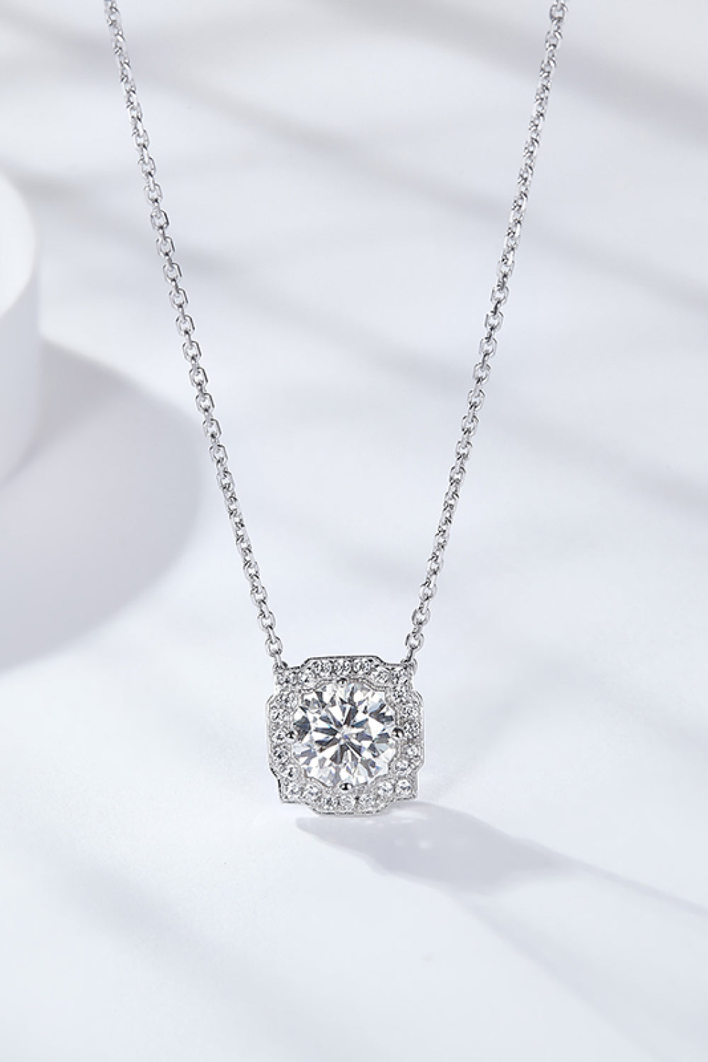 1 Carat Moissanite Flower Shape Pendant Chain Necklace - Flyclothing LLC