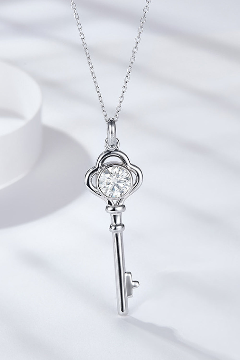 925 Sterling Silver 1 Carat Moissanite Key Pendant Necklace - Flyclothing LLC