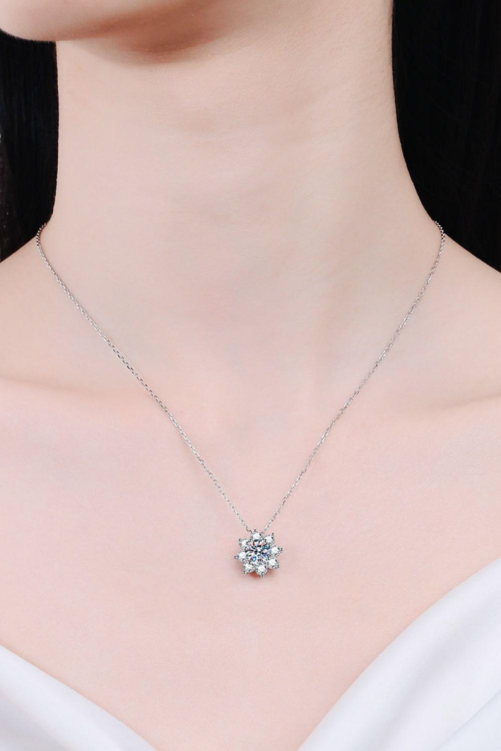 1 Carat Moissanite Floral-Shaped Pendant Necklace - Flyclothing LLC