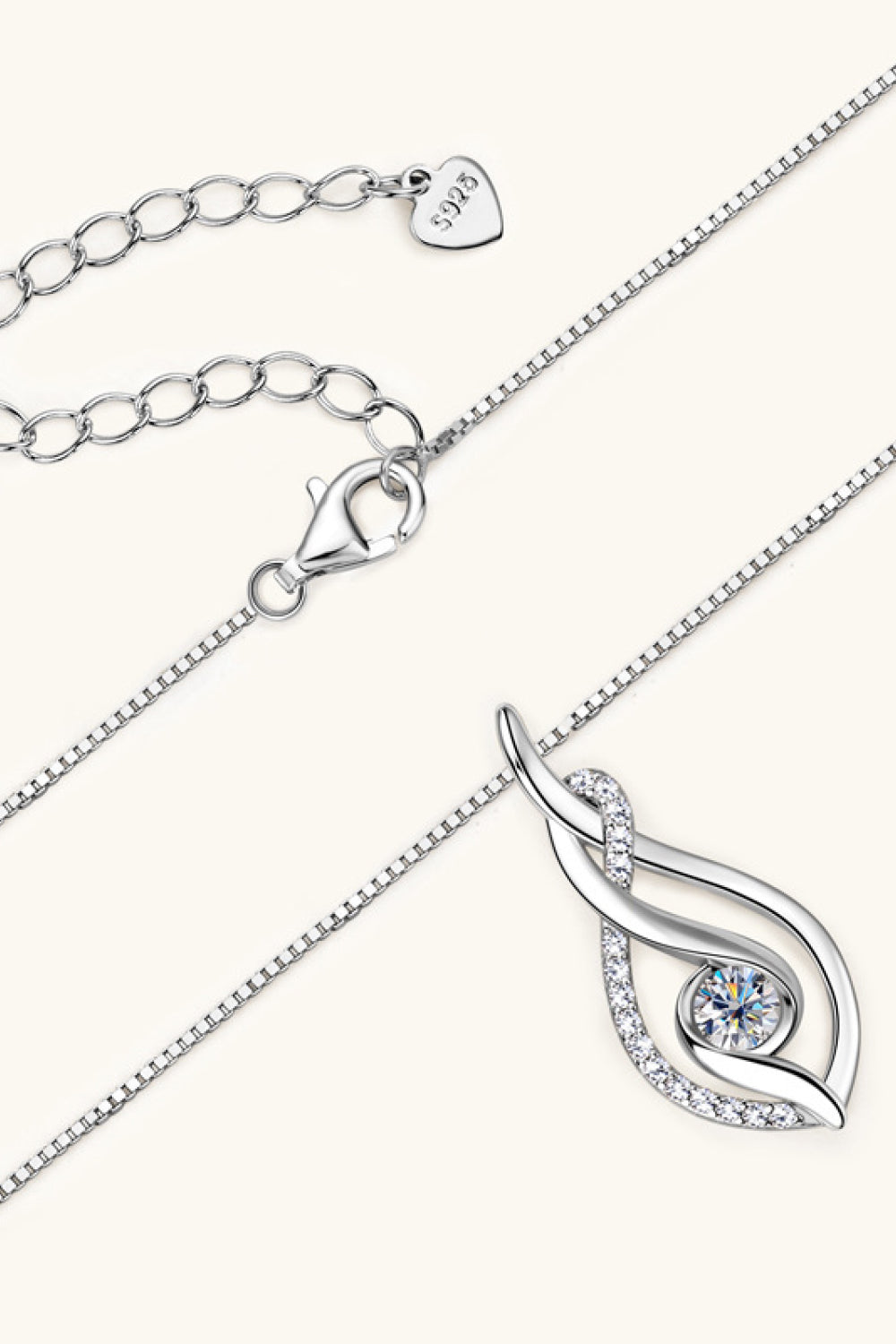 Kingdom Shopping Centre - Simple. Elegant. Classic ✨ Shop sophisticated  silver chains at H.Samuel. | Facebook