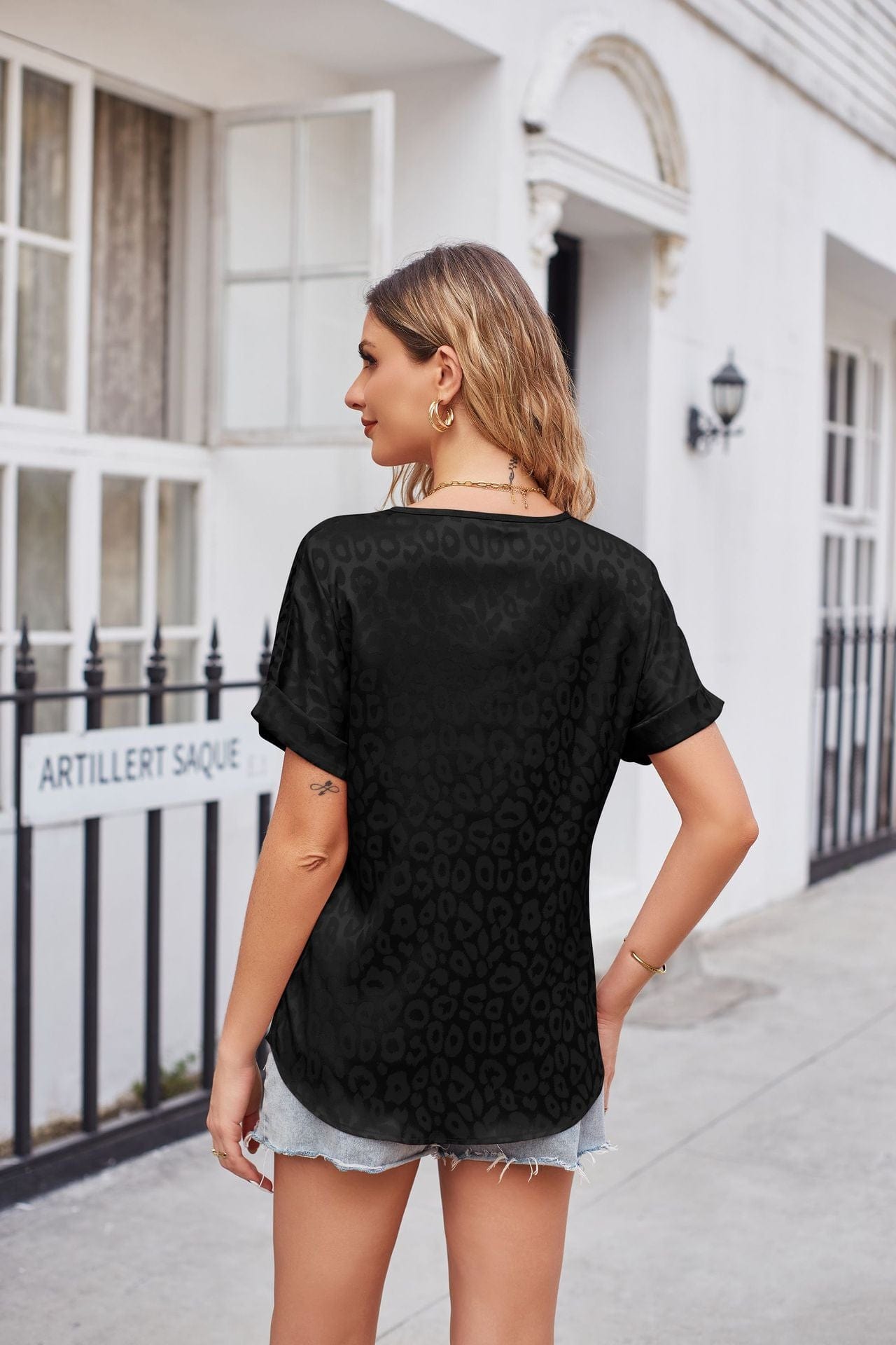 Leopard Print Curved Hem Satin Top - Trendsi