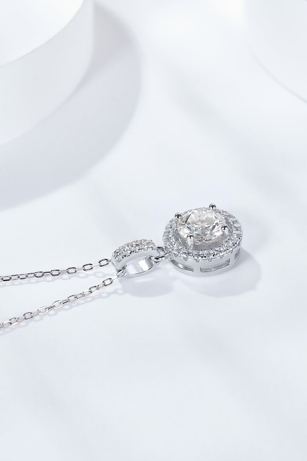 2 Carat Moissanite Round Pendant Necklace - Flyclothing LLC