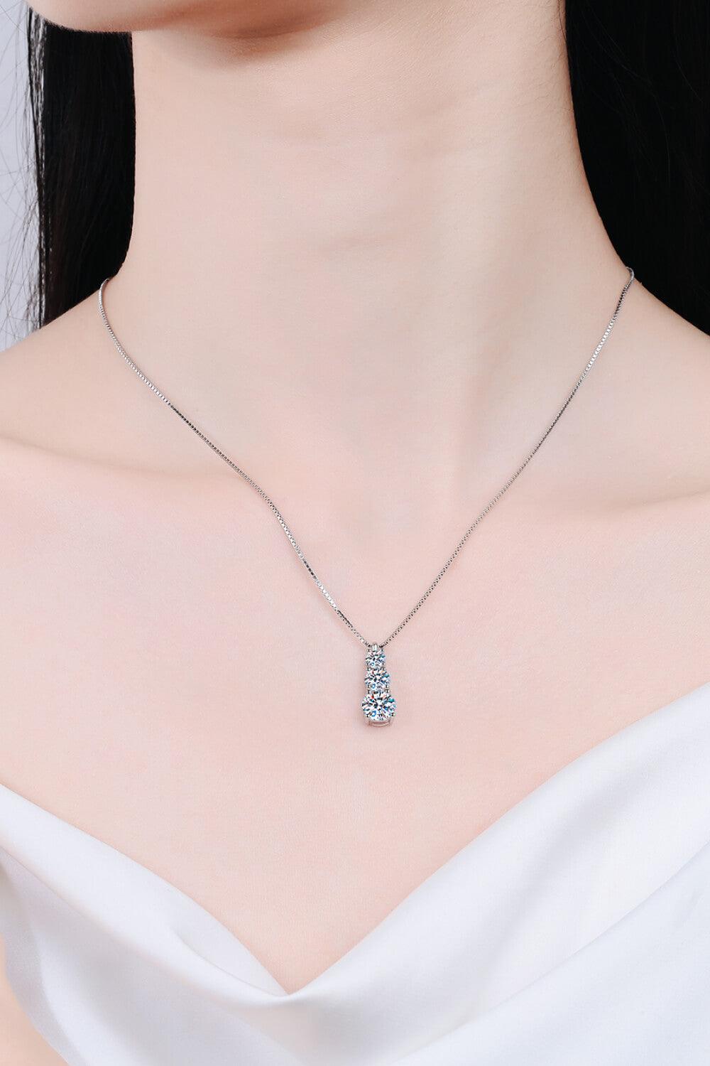 1.8 Carat Moissanite Triple-Pendant Necklace - Trendsi