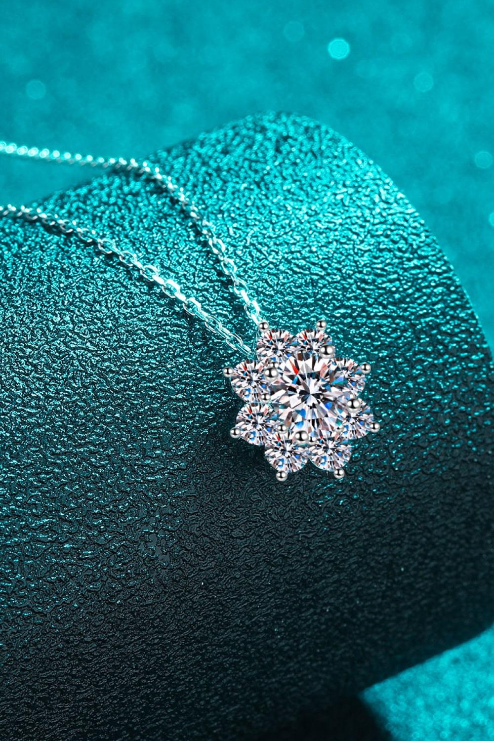 1 Carat Moissanite Floral-Shaped Pendant Necklace - Flyclothing LLC